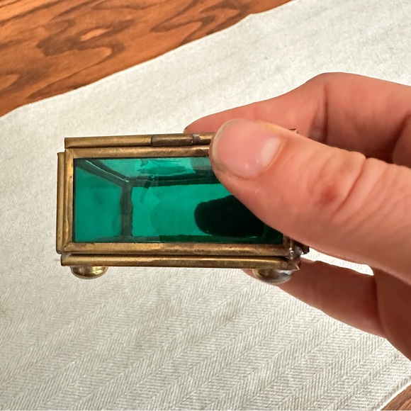 Elegant Green Glass and Gold Accent Box - Picture 9 of 9